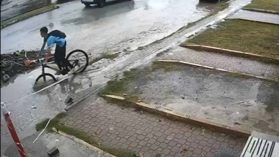 Hatay’da Açık Çukur Öğrenciyi Yuttu! O Anlar Kamerada 5